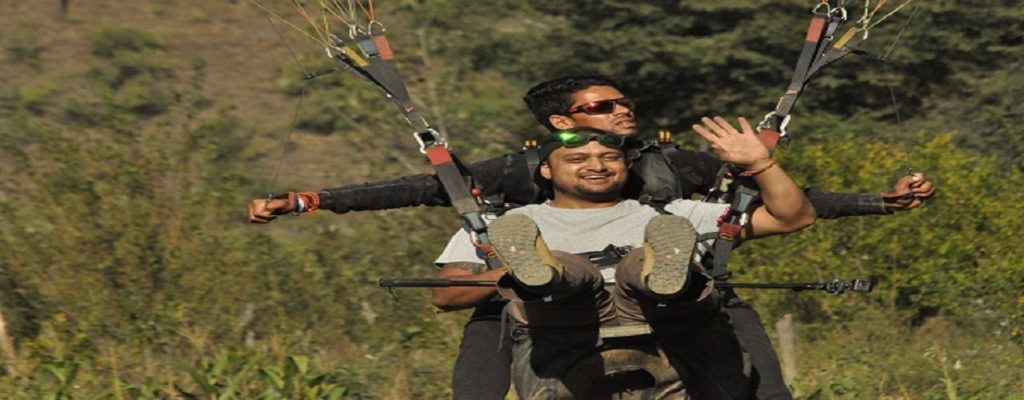 paragliding in manali